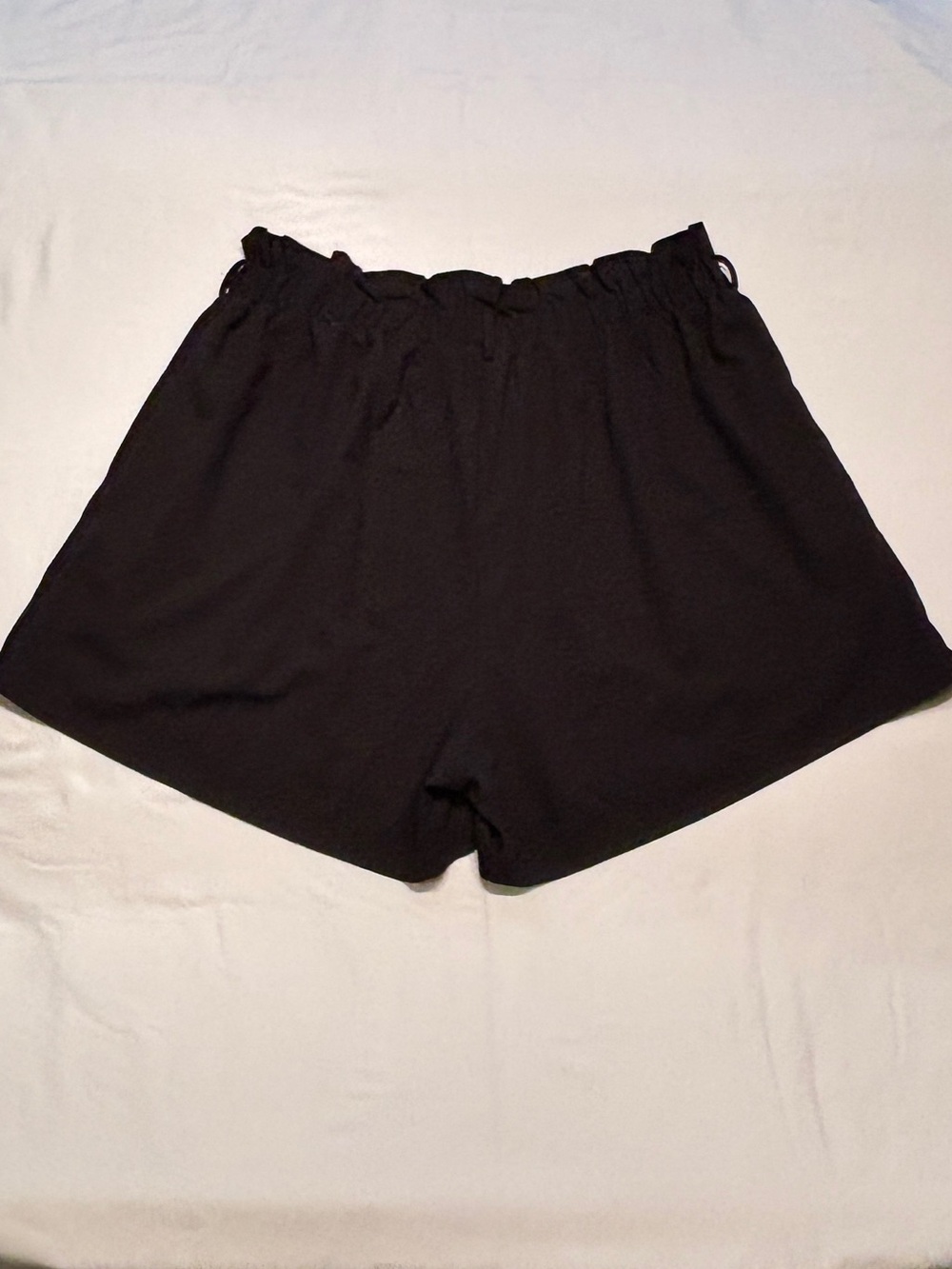 Women’s dress shorts
GUC 16w
